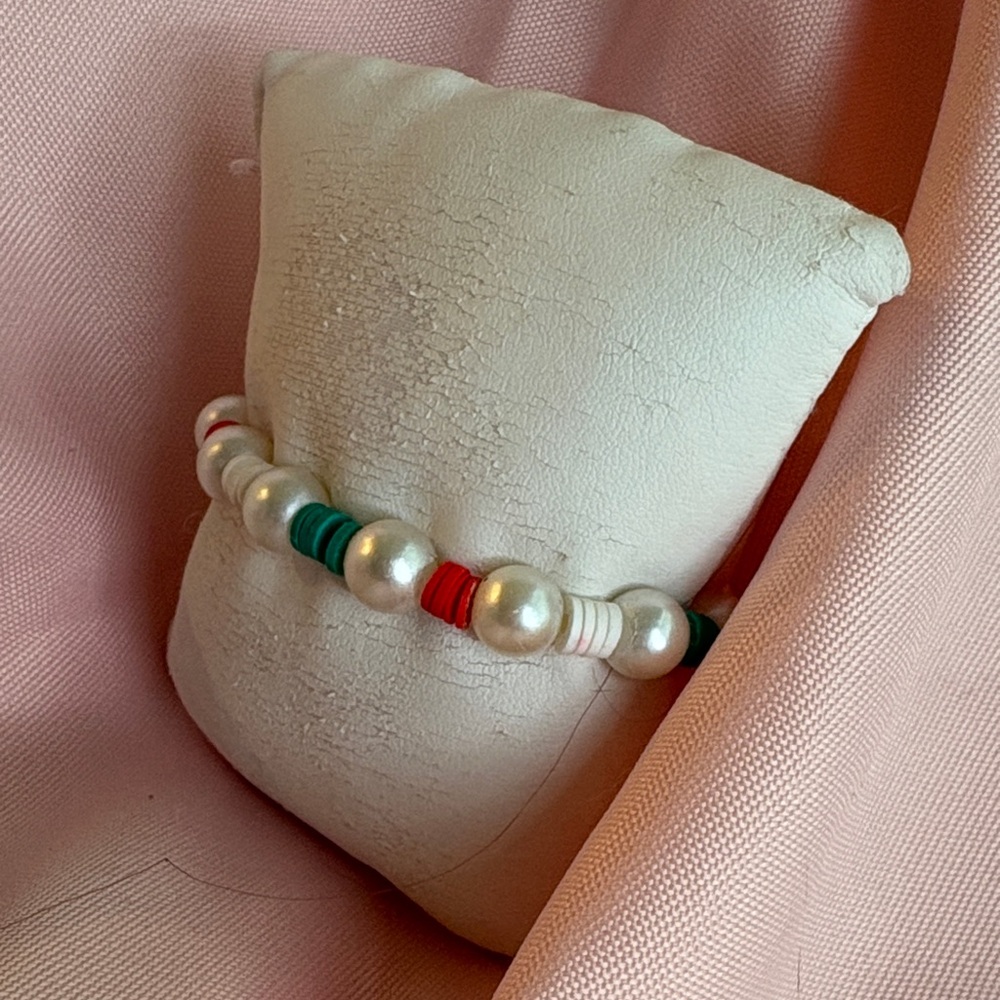 🟢 Christmas Pearl and Bead Bracelet